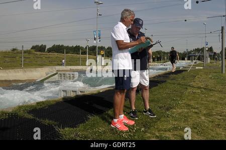 Lee Valley White Water Centre, Waltham Abbey, Hertfordshire, Großbritannien. 20. Juli 2016.  Die Trainer tauschen. Britische Kanu Absenden Event für die Olympischen Spiele in Rio2016. Lee Valley White Water Centre. Waltham Abbey. Hetfordshire. VEREINIGTES KÖNIGREICH. 20.07.2016. Bildnachweis: Sport In Bilder/Alamy Live-Nachrichten Stockfoto