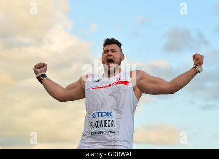 Bydgoszcz, Polen. 19. Juli 2016. Konrad Bukowiecki Polens wirft einen neuen Weltrekord im Finale der Herren Kugelstoßen während der Nachmittagssitzung am 1. Tag von der IAAF World Junior Championships Zawisza Stadium am 19. Juli 2016 in Bydgoszcz, Polen. Bildnachweis: Roger Sedres/Alamy Live-Nachrichten Stockfoto