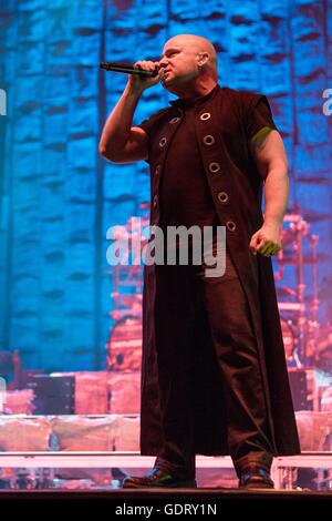 Chicago, Illinois, USA. 16. Juli 2016. Sänger DAVID DRAIMAN von Disturbed tritt im Toyota Park in Chicago Open Air-Musik-Festival in Chicago, Illinois © Daniel DeSlover/ZUMA Draht/Alamy Live News Stockfoto