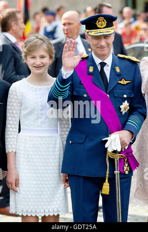 Brüssel, Belgien. 21. Juli 2016. König Filip und Prinzessin Elisabeth King Filip, Königin Mathilde und Familie besuchen das Te Deum, anlässlich der Nationalfeiertag in Sint-Michiels-de-Sint-Goedelekathedraal in Brüssel. Bildnachweis: Dpa picture Alliance/Alamy Live News Stockfoto