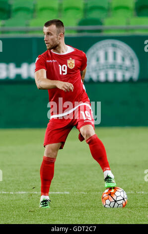 Budapest, Ungarn. 20. Juli 2016. Lorenc Trashi von FK Partizani steuert den Ball während des UEFA Champions League Qualifikationsrunde Spiels zwischen Ferencvarosi TC und FK Partizani Groupama Arena am 20. Juli 2016 in Budapest, Ungarn. Bildnachweis: Laszlo Szirtesi/Alamy Live-Nachrichten Stockfoto