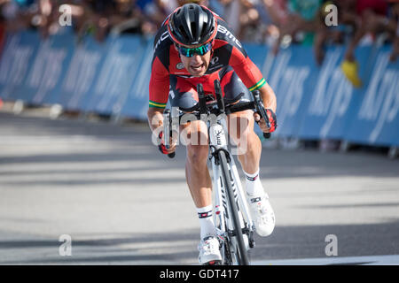 21. Juli 2016. Mègeve, FR. Richie Porte (BMC Racing Team) Muskeln bis zum Ziel für den 4. Platz. Porte ist jetzt 6. Platz auf GC, 5'00 ' hinter dem CG führenden Chris Froome (Team Sky). John Kavouris/Alamy Live-Nachrichten Stockfoto