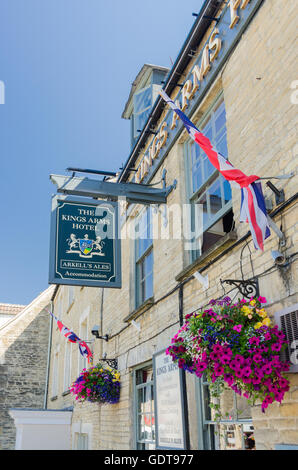 Die Kings Arms Hotel in West Street, Chipping Norton Stockfoto