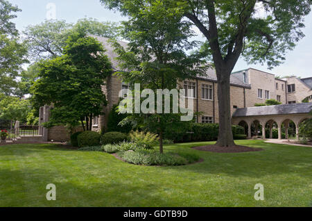 Bildung Gebäude im gotischen Wiederbelebung und Prairie Schule Baustil in Western springs illinois Stockfoto