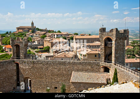 die Festung Fortezza, die Festung der Stadt Montalcino, liegt auf einem Hügel, Toskana, Italien, Provinz Siena Stockfoto