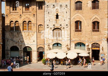 Palazzo del Popolo in San Gimignano am Domplatz Stockfoto