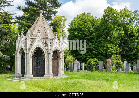 Mausoleum und Gräber auf jüdische Abschnitt der Zentralfriedhof in Wien, Österreich Stockfoto