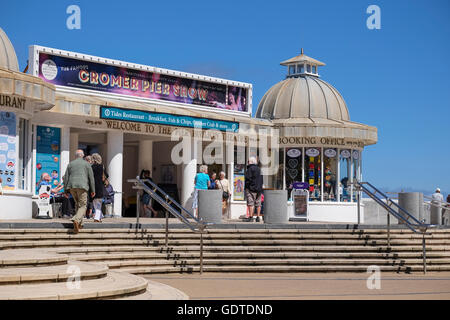 Cromer Pier Eingang, Norfolk Stockfoto