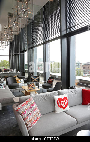 Dachgeschoss-Lounge-Bereich die neue Citizen M Hotel Tower Hill in der City of London Stockfoto