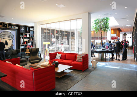 Eingangshalle, die neue Citizen M Hotel Tower Hill in der City of London Stockfoto