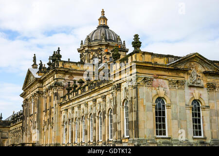 Castle Howard ist ein aus dem 18. Jahrhundert Residenz inmitten 1.000 Hektar atemberaubender Landschaft in die Howardian Hügel, Stockfoto