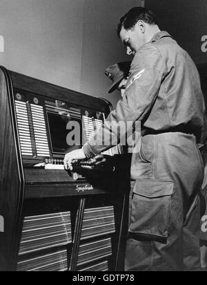 Jukebox in der Kantine von der Bundeswehr-Kaserne in Andernach, 1956 Stockfoto