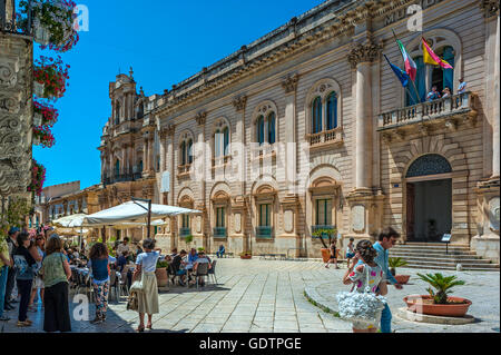 Italien Sizilien Scicli - Via Mormina Penna - Rathaus Stockfoto