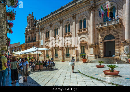 Italien Sizilien Scicli - Via Mormina Penna - Rathaus Stockfoto