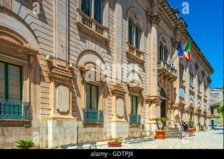 Italien Sizilien Scicli - Via Mormina Penna - Rathaus Stockfoto