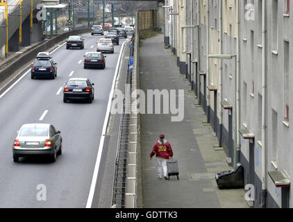 Lärmschutzwand an der A40 in Essen Stockfoto