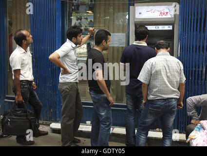 Geldautomat in Teheran Stockfoto