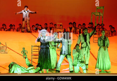 "Eugene Onegin", Regisseur Achim Freyer Stockfoto