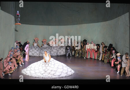 "Rigoletto", Regisseur Barrie Kosky Stockfoto