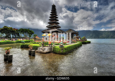 BALI, Indonesien 29. Mai 2015: künstlerische HDR-Foto von Ulun Danu Beratan Tempel in Bali, Indonesien Stockfoto