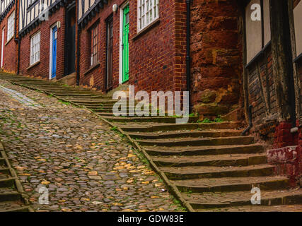 Alte steinerne Gasse und Treppen in Exeter, Vereinigtes Königreich Stockfoto