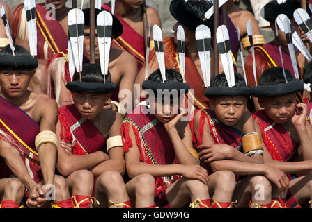 Das Bild des jungen Naga jungen Hornbill Festival, Nagaland, Indien Stockfoto