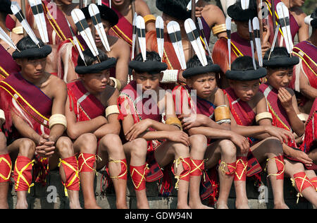 Das Bild des jungen Naga jungen Hornbill Festival, Nagaland, Indien Stockfoto