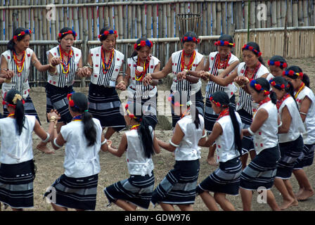 Das Bild des Pochury Stammes Mädchen beim Hornbill Festival, Nagaland, Indien Stockfoto