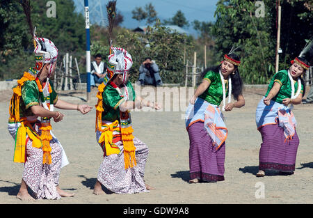 Das Bild der Manipuri Tänzer beim Hornbill Festival, Nagaland, Indien Stockfoto