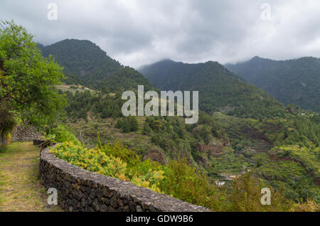 Schöne vulkanische Berglandschaft auf der Ostseite von La Palma, Kanarische Inseln, Spanien Stockfoto