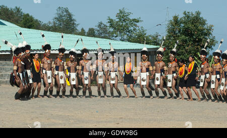 Das Bild des Khiamniungan Naga tanzen Hornbill Festival, Nagaland, Indien Stockfoto