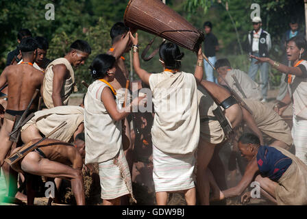 Das Bild des Yimchungur Naga Stammes beim Hornbill Festival, Nagaland, Indien Stockfoto