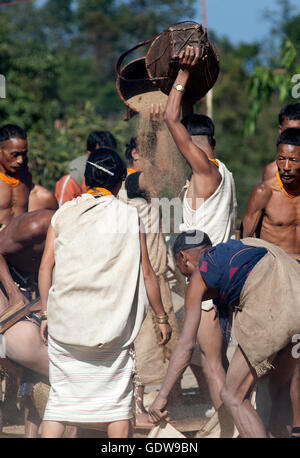 Das Bild des Yimchungur Naga Stammes beim Hornbill Festival, Nagaland, Indien Stockfoto