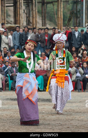 Das Bild der Manipuri Tänzer beim Hornbill Festival; Nagaland; Indien Stockfoto