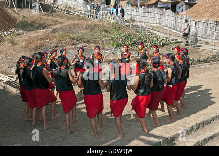 Das Bild des Pochury Stammes Mädchen beim Hornbill Festival, Nagaland, Indien Stockfoto