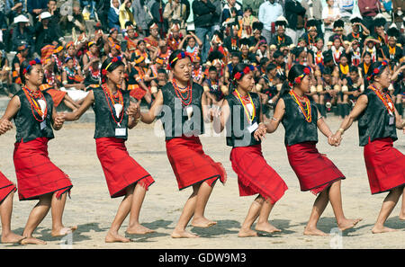 Das Bild des Pochury Stammes Mädchen beim Hornbill Festival, Nagaland, Indien Stockfoto