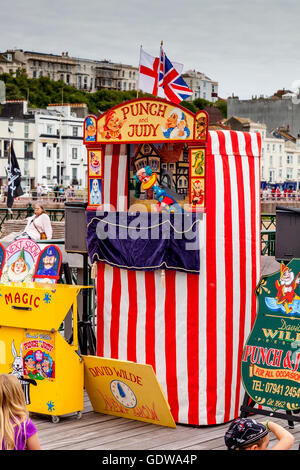 David Wildes traditionelle Punch and Judy Show durchgeführt auf Hastings Pier, Hastings, Sussex, UK Stockfoto