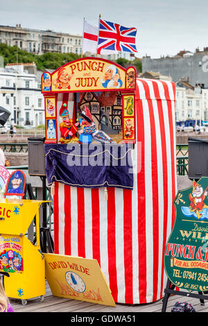David Wildes traditionelle Punch and Judy Show durchgeführt auf Hastings Pier, Hastings, Sussex, UK Stockfoto