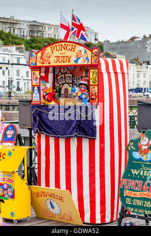 David Wildes traditionelle Punch and Judy Show durchgeführt auf Hastings Pier, Hastings, Sussex, UK Stockfoto