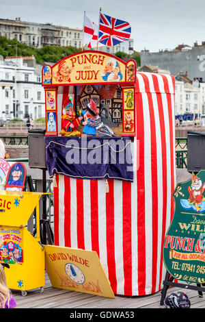 David Wildes traditionelle Punch and Judy Show durchgeführt auf Hastings Pier, Hastings, Sussex, UK Stockfoto