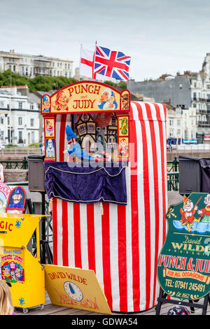 David Wildes traditionelle Punch and Judy Show durchgeführt auf Hastings Pier, Hastings, Sussex, UK Stockfoto