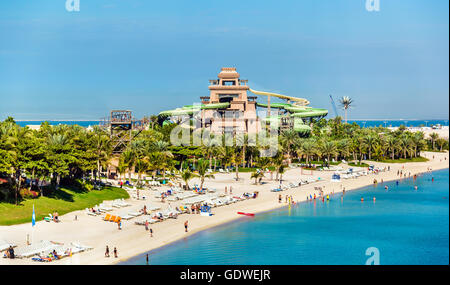 Blick auf Aquaventure Waterpark auf Insel Palm Jumeirah, Dubai Stockfoto