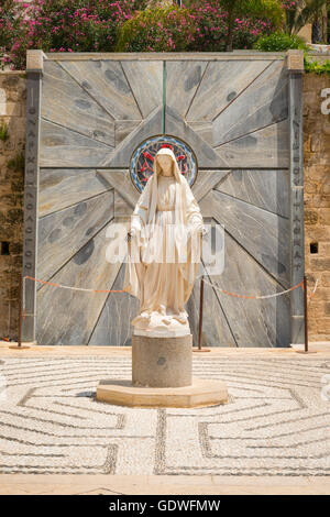 Israel Nazareth arabischen Hauptstadt Heiligen Land Basilika Kirche der Verkündigung erbaut 1969 auf den Ruinen der byzantinischen Kirche Christentum Statue Jungfrau Maria Stockfoto