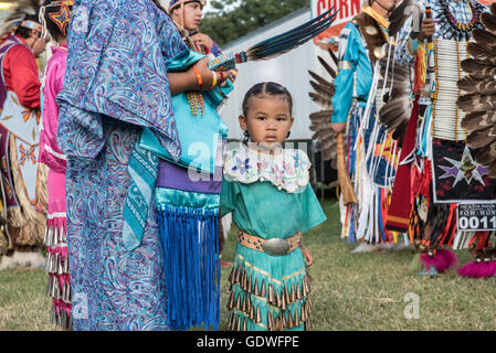 Indianer Mädchen beim Sac & Fox Nation Pow-Wow, Stroud, Oklahoma, Vereinigte Staaten von Amerika Stockfoto