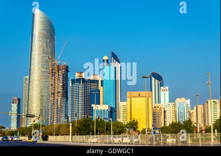 Wolkenkratzer in Abu Dhabi, der Hauptstadt der Emirate Stockfoto