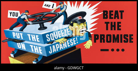 "Die Japaner die Squeeze anziehen! Schlagen die Promise'US Regierung des 2. Weltkrieges Anti-japanischen Propagandaplakat im Jahr 1943 veröffentlicht zeigt 2 amerikanische Arbeiter Zerkleinerung einen japanischen Offizier mit übertriebenen Zähne und Hautfarbe gezeichnet. Siehe Beschreibung für mehr Informationen. Stockfoto