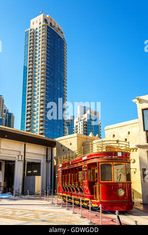 Dubai-Wagen, ein Doppelstock-Erbe-Stil Cabrio-Straßenbahn Stockfoto