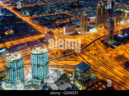Erster Austausch an der Sheikh Zayed Road in Dubai Stockfoto