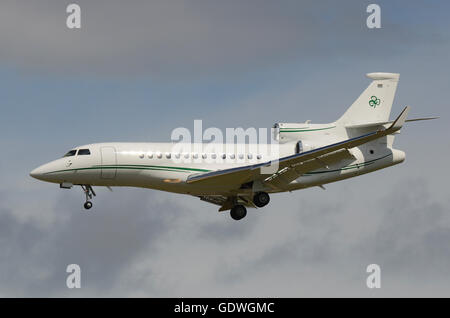 Dassault Falcon 7x Jet M-CELT von Cravant Ltd gehört und auf der Isle of Man registrierte Business Jet, Corporate Jet, Private Jet. Bizjet Stockfoto