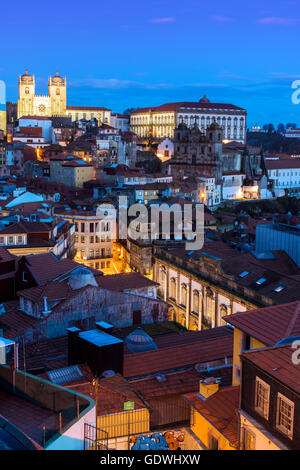 City Skyline bei Sonnenuntergang, Ribeira Bezirk, Porto, Portugal Stockfoto